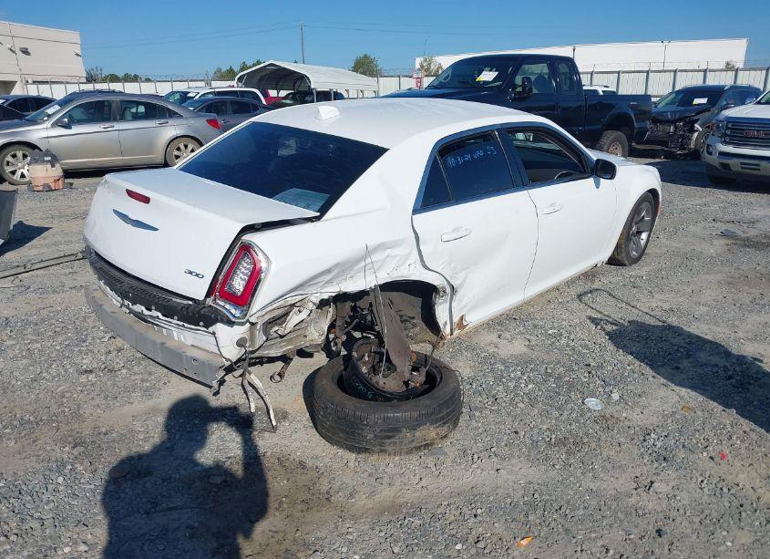 Photo 4 of 2015 Chrysler 300 LIMITED (VIN 2C3CCAAG9FH830510)