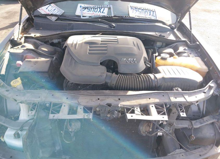 Photo 10 of 2015 Chrysler 300 LIMITED (VIN 2C3CCAAG9FH931370)