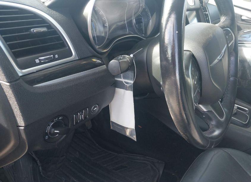 Photo 18 of 2015 Chrysler 300 LIMITED (VIN 2C3CCAAG9FH931370)