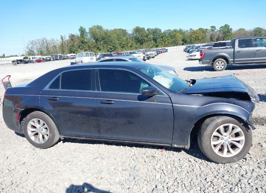 Photo 13 of 2016 Chrysler 300 LIMITED (VIN 2C3CCAAG9GH106351)