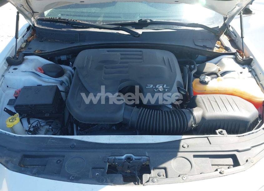 Photo 10 of 2018 Chrysler 300 TOURING L (VIN 2C3CCAAG9JH262459)