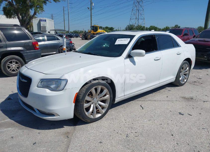 Photo 2 of 2018 Chrysler 300 TOURING L (VIN 2C3CCAAG9JH262459)