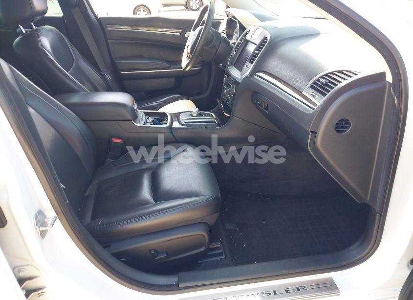 Photo 5 of 2018 Chrysler 300 TOURING L (VIN 2C3CCAAG9JH262459)