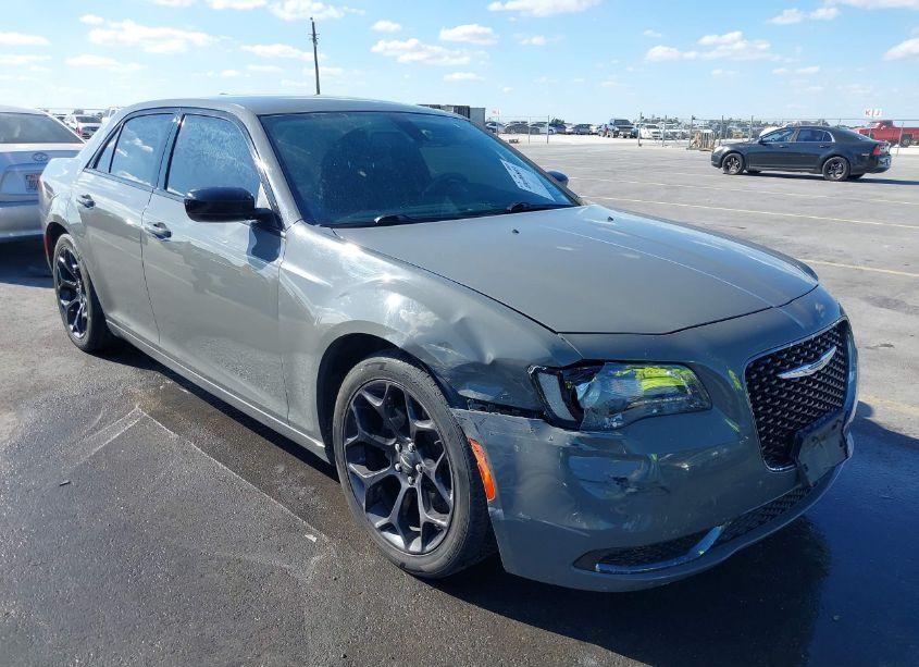 2019 Chrysler 300 TOURING (VIN 2C3CCAAG9KH610228) main photo