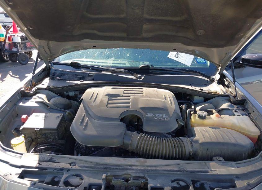 Photo 10 of 2019 Chrysler 300 TOURING (VIN 2C3CCAAG9KH610228)