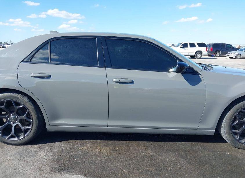 Photo 13 of 2019 Chrysler 300 TOURING (VIN 2C3CCAAG9KH610228)