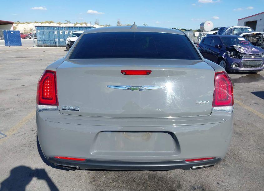 Photo 16 of 2019 Chrysler 300 TOURING (VIN 2C3CCAAG9KH610228)