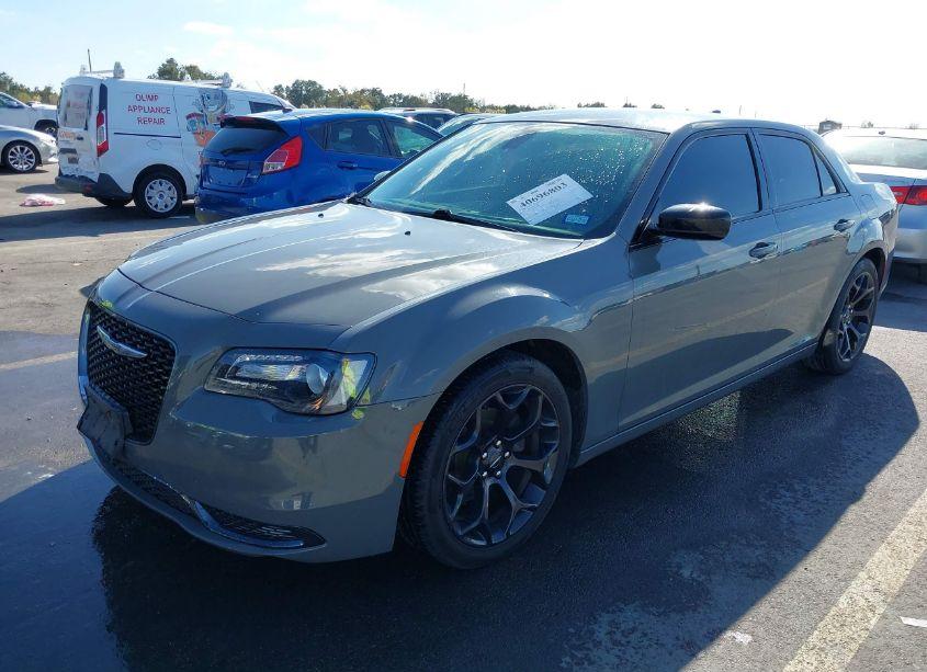 Photo 2 of 2019 Chrysler 300 TOURING (VIN 2C3CCAAG9KH610228)
