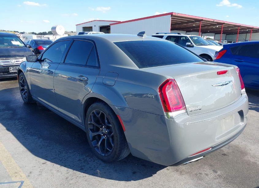 Photo 3 of 2019 Chrysler 300 TOURING (VIN 2C3CCAAG9KH610228)