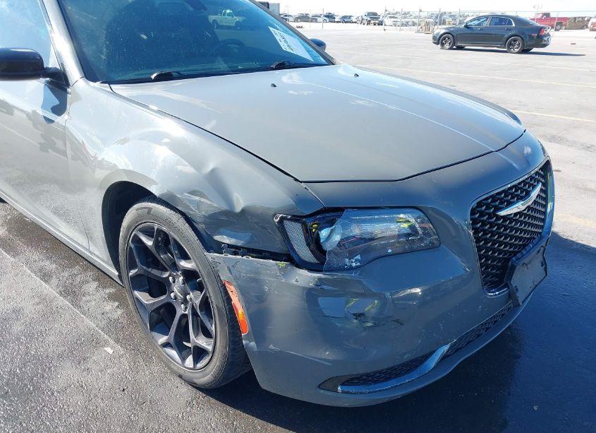 Photo 6 of 2019 Chrysler 300 TOURING (VIN 2C3CCAAG9KH610228)