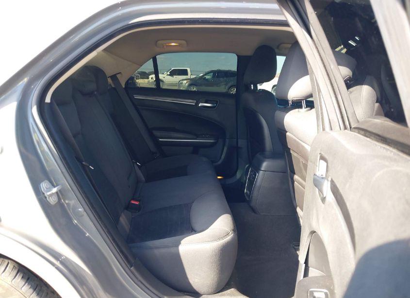 Photo 8 of 2019 Chrysler 300 TOURING (VIN 2C3CCAAG9KH610228)