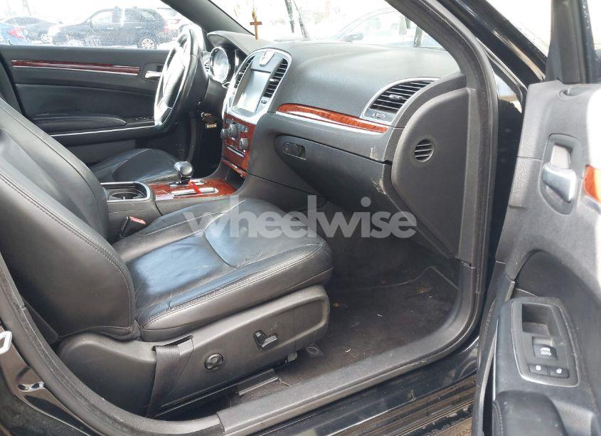 Photo 5 of 2013 Chrysler 300 MOTOWN (VIN 2C3CCAAGXDH574858)