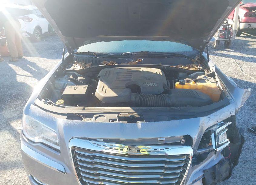 Photo 10 of 2013 Chrysler 300 MOTOWN (VIN 2C3CCAAGXDH627459)