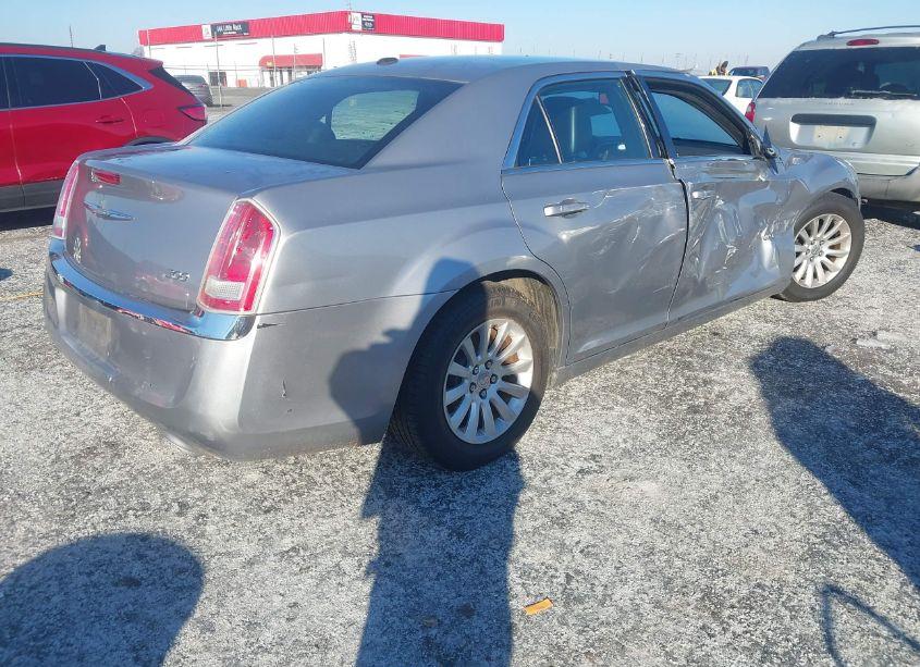Photo 4 of 2013 Chrysler 300 MOTOWN (VIN 2C3CCAAGXDH627459)