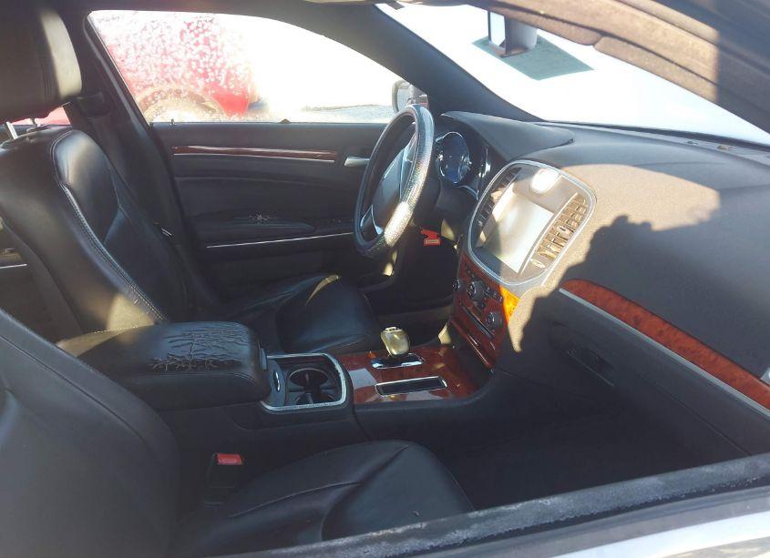 Photo 5 of 2013 Chrysler 300 MOTOWN (VIN 2C3CCAAGXDH627459)