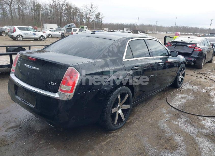 Photo 4 of 2014 Chrysler 300 (VIN 2C3CCAAGXEH260998)
