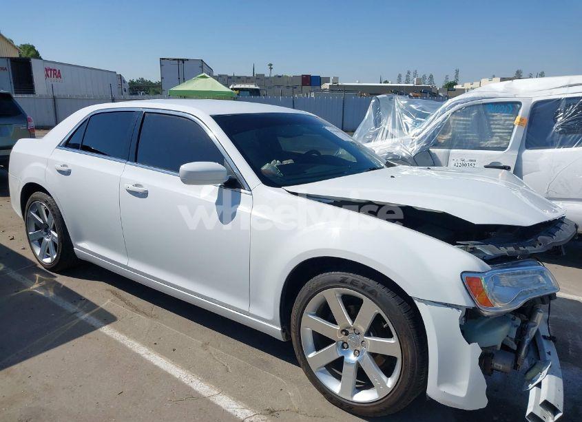 Photo 14 of 2014 Chrysler 300 (VIN 2C3CCAAGXEH346862)