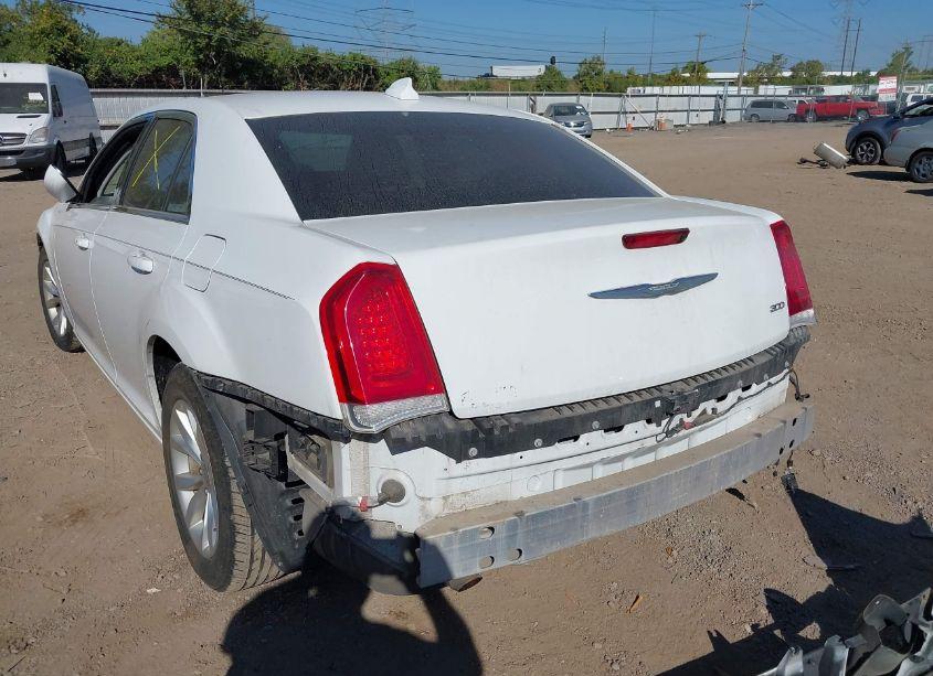 Photo 6 of 2015 Chrysler 300 LIMITED (VIN 2C3CCAAGXFH807477)