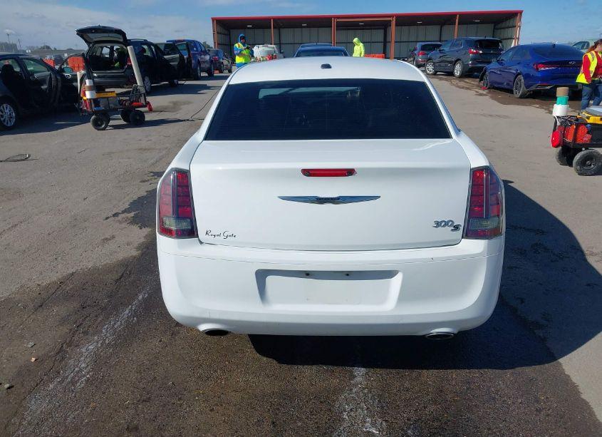Photo 16 of 2014 Chrysler 300 300S (VIN 2C3CCABG0EH221884)