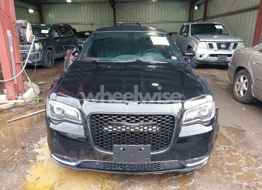 Photo 12 of 2015 Chrysler 300 300S (VIN 2C3CCABG0FH767117)