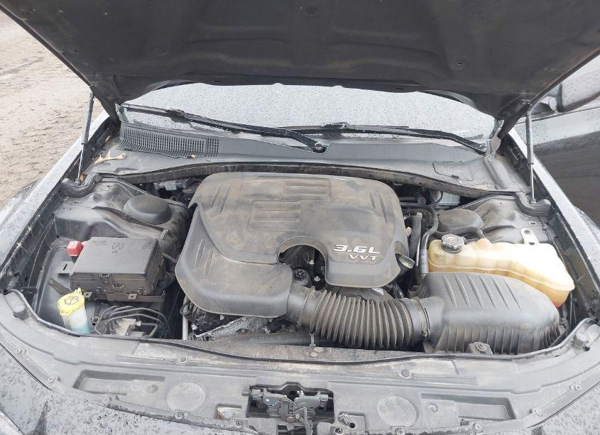 Photo 10 of 2019 Chrysler 300 300S (VIN 2C3CCABG0KH589736)