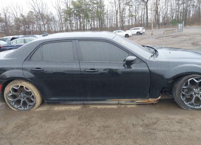 Photo 13 of 2019 Chrysler 300 300S (VIN 2C3CCABG0KH589736)