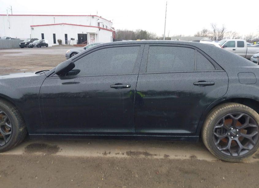 Photo 14 of 2019 Chrysler 300 300S (VIN 2C3CCABG0KH589736)