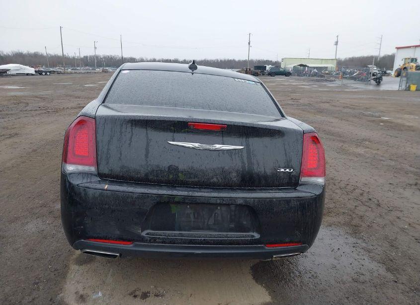 Photo 16 of 2019 Chrysler 300 300S (VIN 2C3CCABG0KH589736)