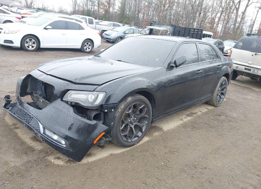 Photo 2 of 2019 Chrysler 300 300S (VIN 2C3CCABG0KH589736)
