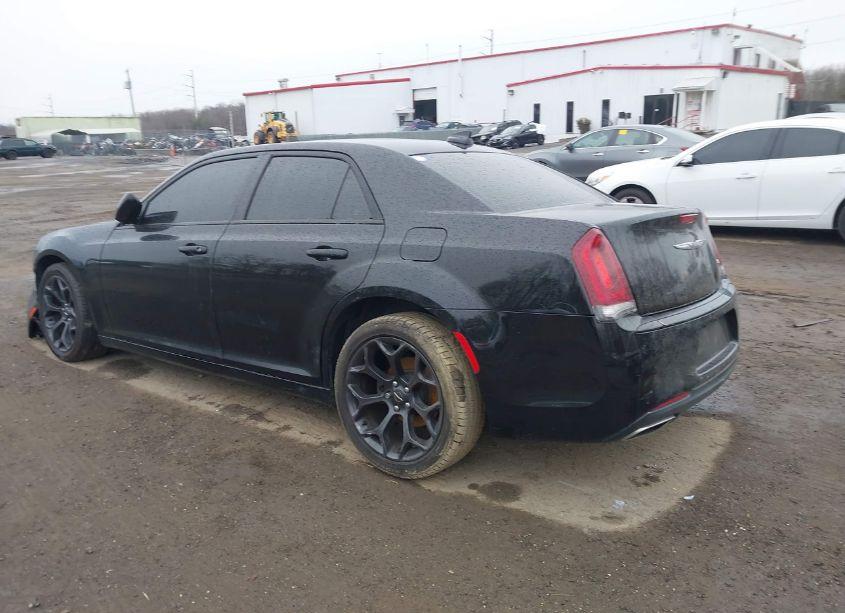 Photo 3 of 2019 Chrysler 300 300S (VIN 2C3CCABG0KH589736)