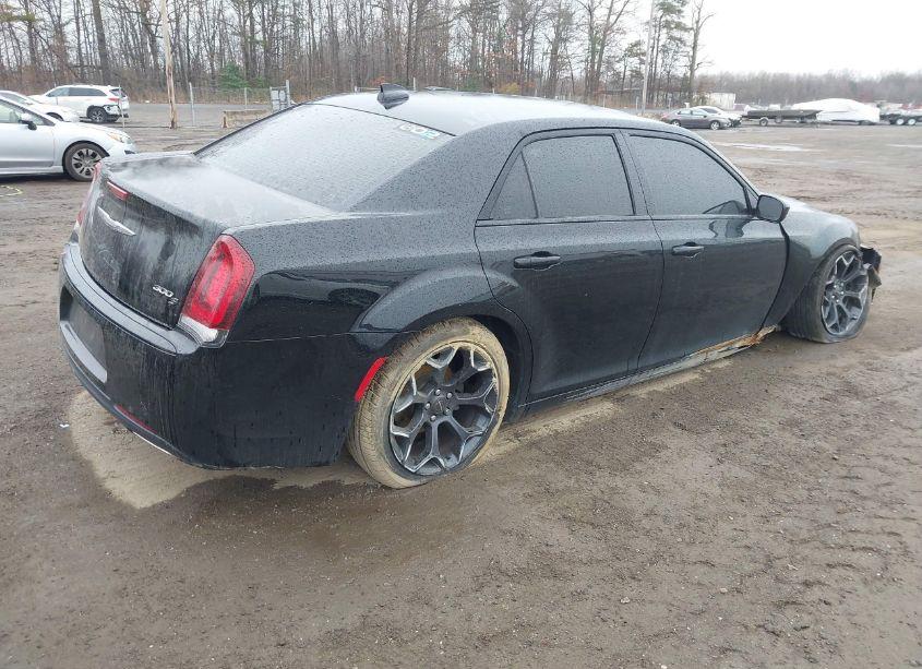 Photo 4 of 2019 Chrysler 300 300S (VIN 2C3CCABG0KH589736)