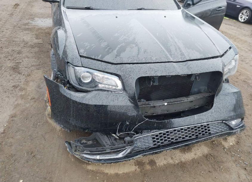 Photo 6 of 2019 Chrysler 300 300S (VIN 2C3CCABG0KH589736)