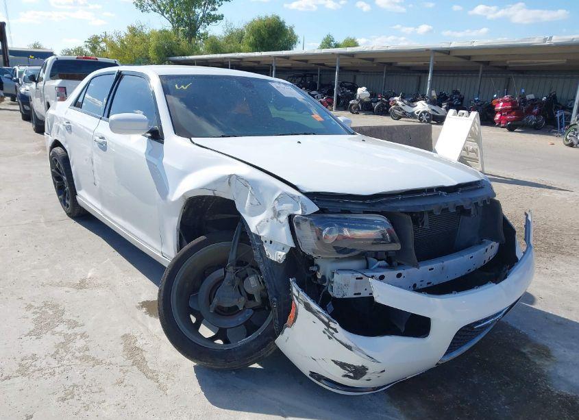 2019 Chrysler 300 (VIN 2C3CCABG0KH601223) main photo