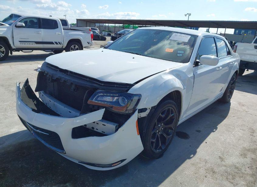 Photo 2 of 2019 Chrysler 300 (VIN 2C3CCABG0KH601223)