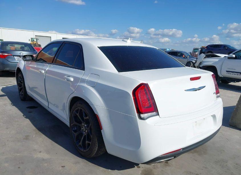 Photo 3 of 2019 Chrysler 300 (VIN 2C3CCABG0KH601223)