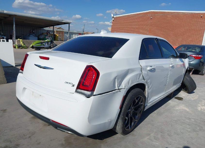 Photo 4 of 2019 Chrysler 300 (VIN 2C3CCABG0KH601223)