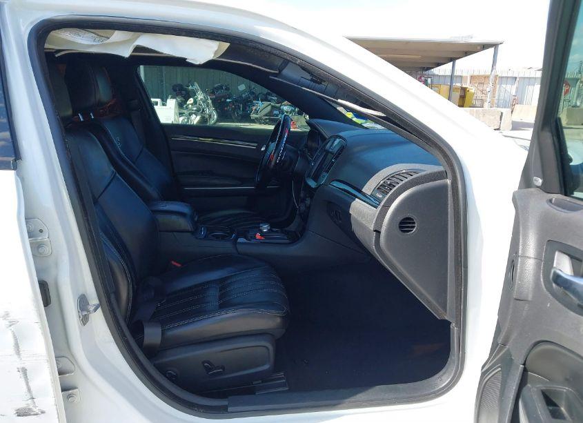 Photo 5 of 2019 Chrysler 300 (VIN 2C3CCABG0KH601223)