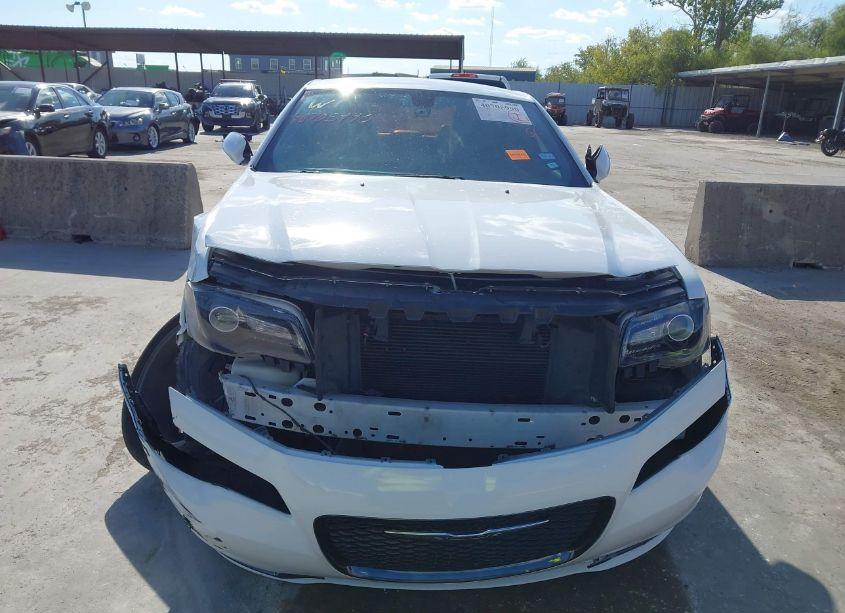 Photo 6 of 2019 Chrysler 300 (VIN 2C3CCABG0KH601223)