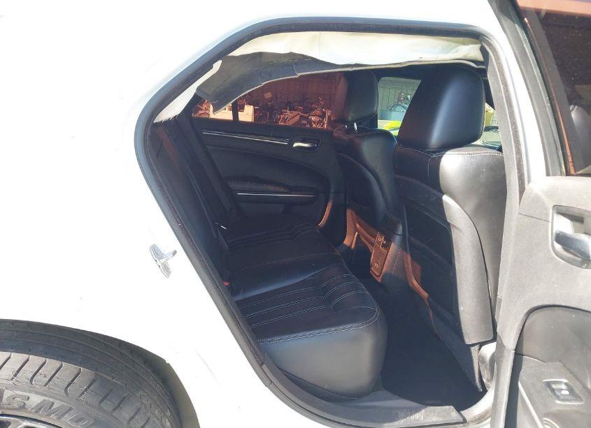 Photo 8 of 2019 Chrysler 300 (VIN 2C3CCABG0KH601223)