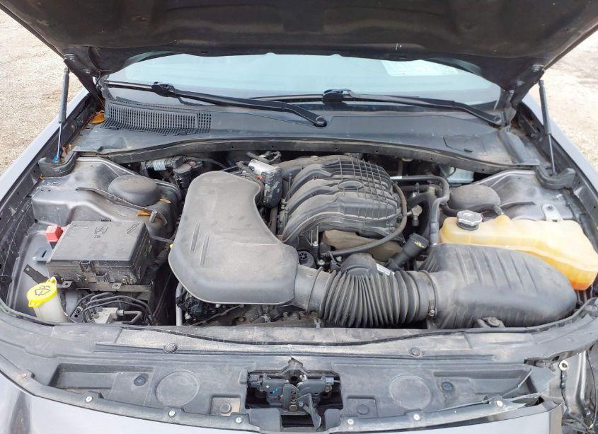 Photo 10 of 2019 Chrysler 300 300S (VIN 2C3CCABG1KH582794)