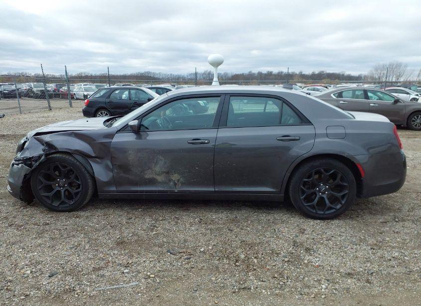 Photo 14 of 2019 Chrysler 300 300S (VIN 2C3CCABG1KH582794)