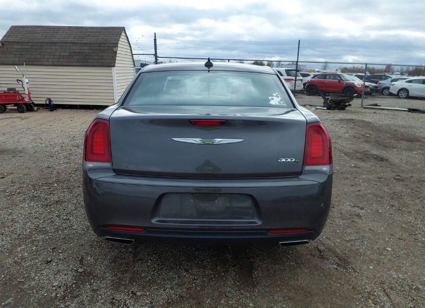 Photo 16 of 2019 Chrysler 300 300S (VIN 2C3CCABG1KH582794)