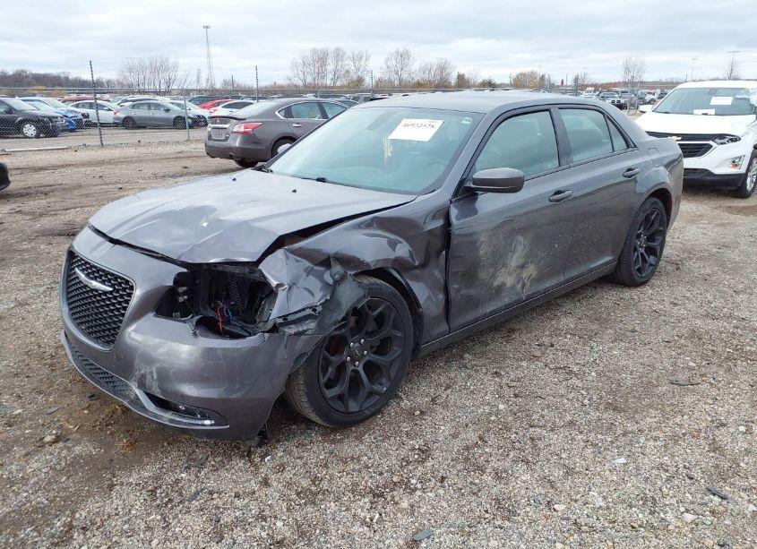 Photo 2 of 2019 Chrysler 300 300S (VIN 2C3CCABG1KH582794)