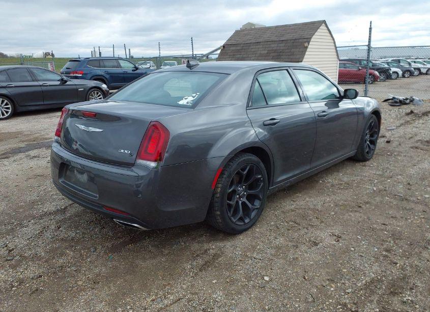 Photo 4 of 2019 Chrysler 300 300S (VIN 2C3CCABG1KH582794)