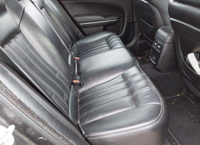 Photo 8 of 2019 Chrysler 300 300S (VIN 2C3CCABG1KH582794)