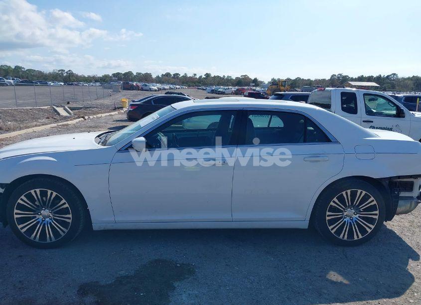 Photo 15 of 2013 Chrysler 300 300S (VIN 2C3CCABG2DH504088)