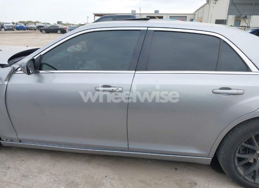 Photo 14 of 2013 Chrysler 300 300S (VIN 2C3CCABG2DH658011)