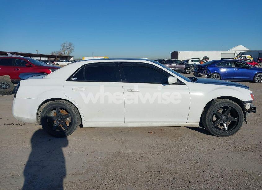 Photo 13 of 2014 Chrysler 300 300S (VIN 2C3CCABG2EH357014)