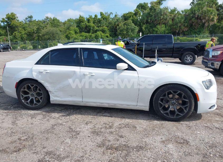 Photo 13 of 2015 Chrysler 300 300S (VIN 2C3CCABG2FH802837)