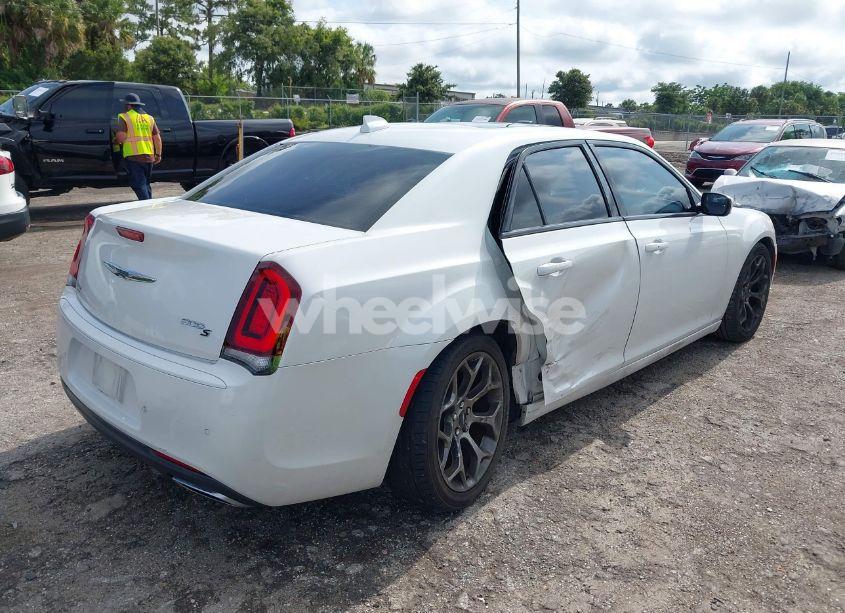 Photo 4 of 2015 Chrysler 300 300S (VIN 2C3CCABG2FH802837)